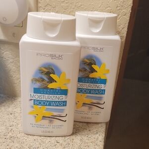 Coastal Vanilla Moisturizing Body Wash X2